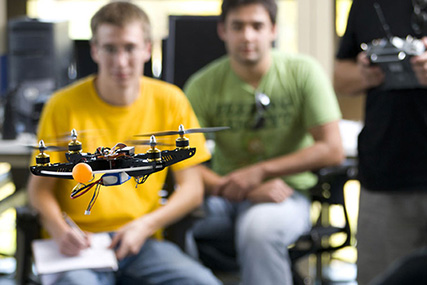 #pb_slideshow_caption-1-3 HeloRobots-450w