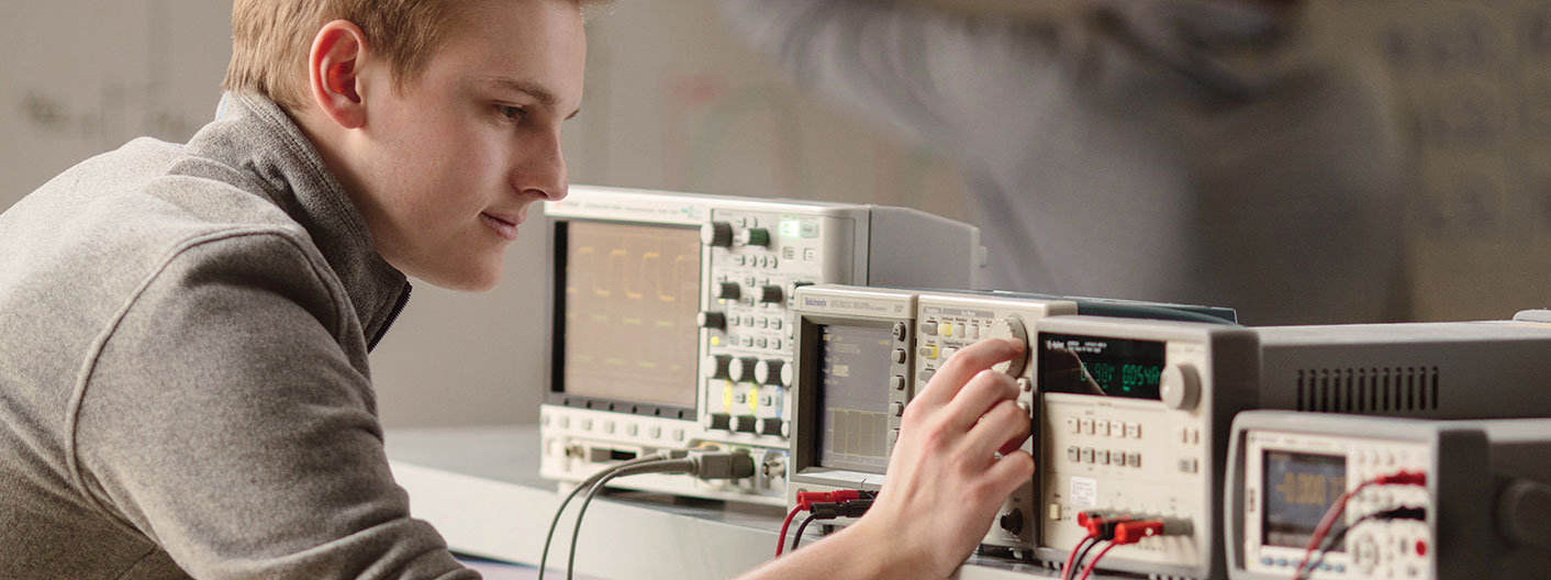 students in benchtop meter lab