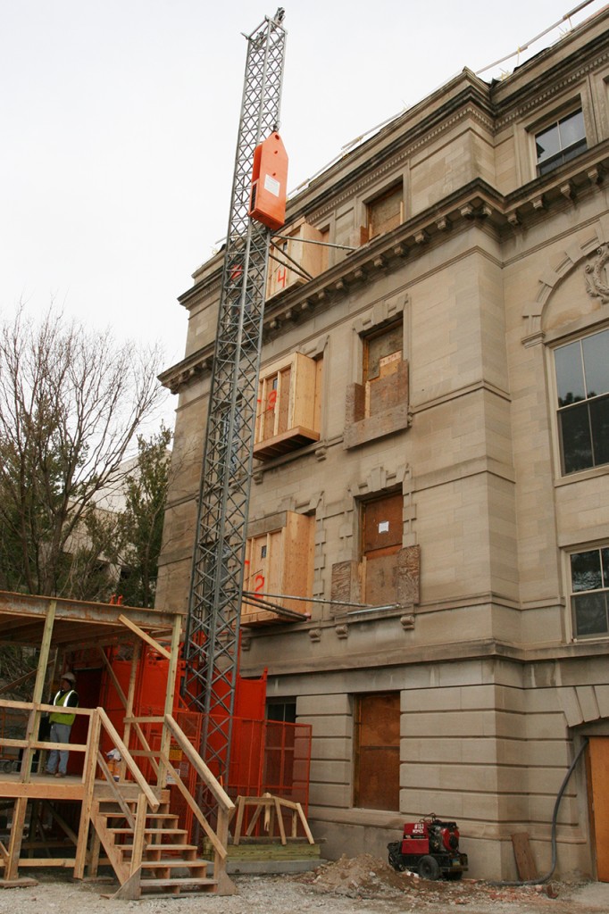 exterior construction elevator